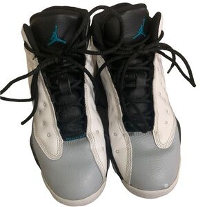 Jordan 13 wolf grey kids white / tropical teal. Full lace front.